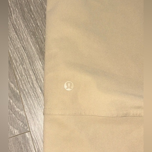 Men’s lululemon pants - Picture 3 of 3
